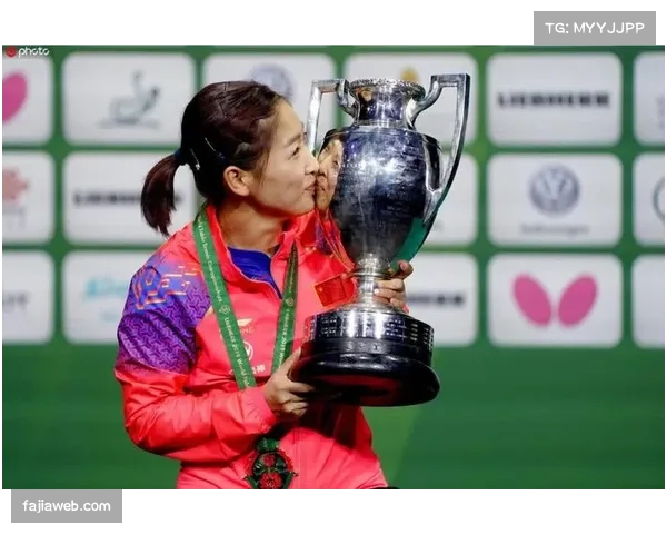 老将陶乐西在训练中指导年轻队友如何阅读防守并提前启动 老将陶乐西在训练中指导年轻队友如何阅读防守并提前启动